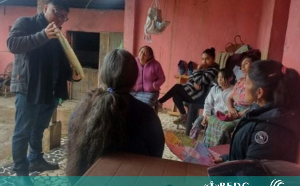 Madres de familia fortalecen sus conocimientos sobre participación ciudadana y derecho a la salud en Momostenango